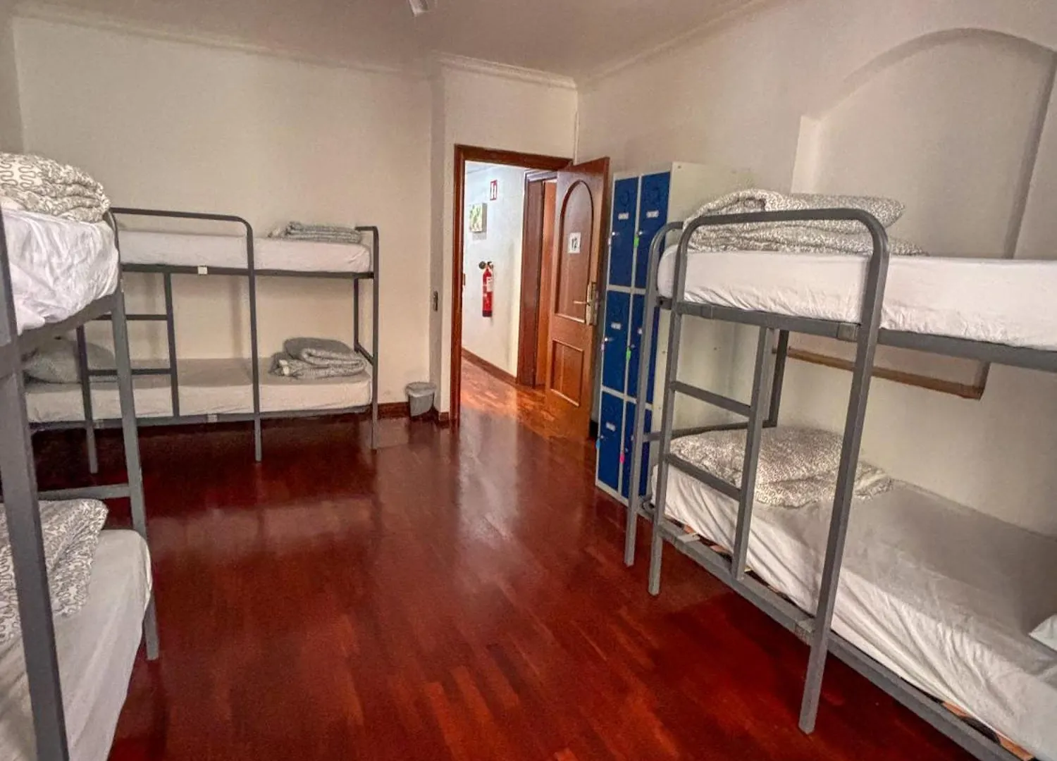 Tarragona Hostel 0*,